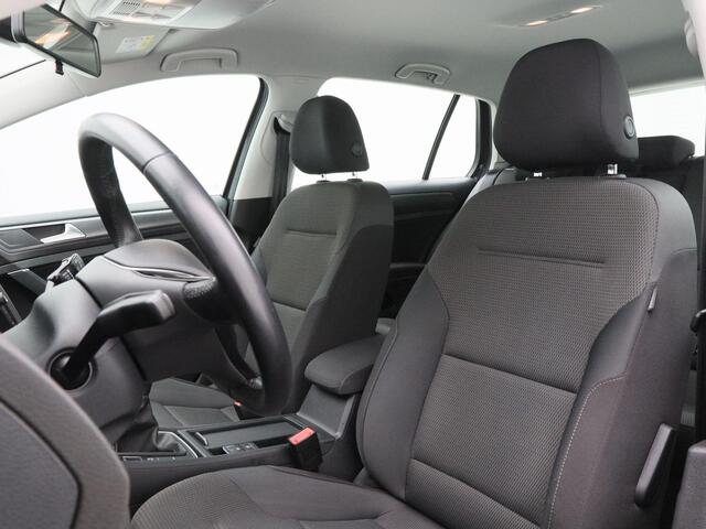 Volkswagen GOLF 1.0 TSi 115 Pk Comfortline | Trekhaak | Adaptive Cruise | Carplay | Navigatiesysteem | Climate Control | LED | Parkeersensoren | 17 Inch | 43.126 Km