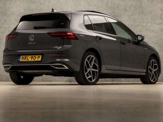 Volkswagen GOLF 1.5 eTSI Sport 150Pk Automaat (SCHUIFDAK, APPLE CARPLAY, HEAD-UP DISPLAY, MEMORY SEATS, IQ LIGHT, ALCANTARA, SFEERVERLICHTING, STOELVERWARMING, CAMERA, GETINT GLAS, NIEUWSTAAT)