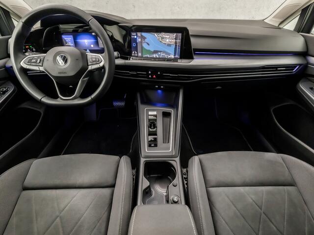 Volkswagen GOLF 1.5 eTSI Sport 150Pk Automaat (SCHUIFDAK, APPLE CARPLAY, HEAD-UP DISPLAY, MEMORY SEATS, IQ LIGHT, ALCANTARA, SFEERVERLICHTING, STOELVERWARMING, CAMERA, GETINT GLAS, NIEUWSTAAT)