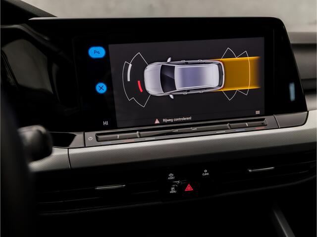 Volkswagen GOLF Variant 1.0 TSI Sportline (APPLE CARPLAY, GROOT NAVI, PARKEERSENSOREN, KEYLESS, GETINT GLAS, SPORTSTOELEN, LM VELGEN, LANE ASSIST, NIEUWSTAAT)