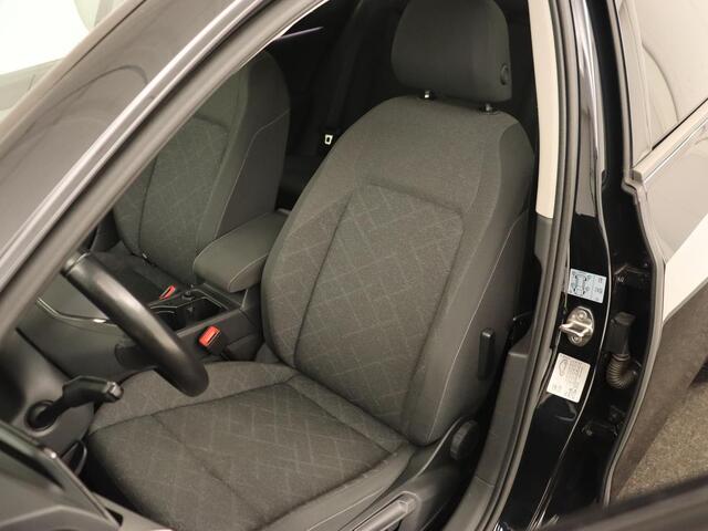 Volkswagen GOLF 1.5 TSI Life Bns | Panoramadak | Adaptive Cruise | Stoelverwarming | Camera | Navigatie | Carplay | Sfeerverlichting