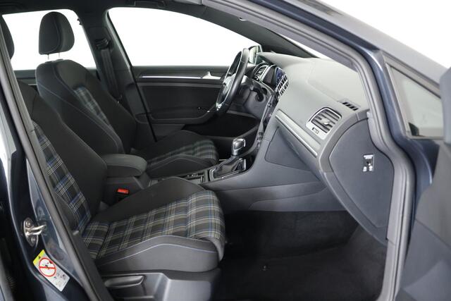 Volkswagen GOLF 1.4 eHybrid GTE / LED / ACC / CarPlay / Standkachel / Navi