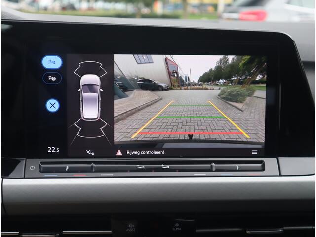 Volkswagen GOLF 1.5 TSI Life Business / LED