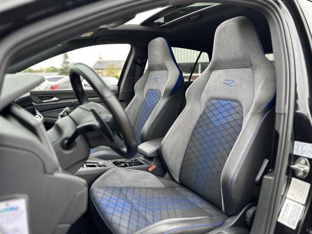 Volkswagen GOLF 2.0 TSI R 4Motion |PANO|AKRAPOVIC|HARMAN KARDON|CAMERA|IQ