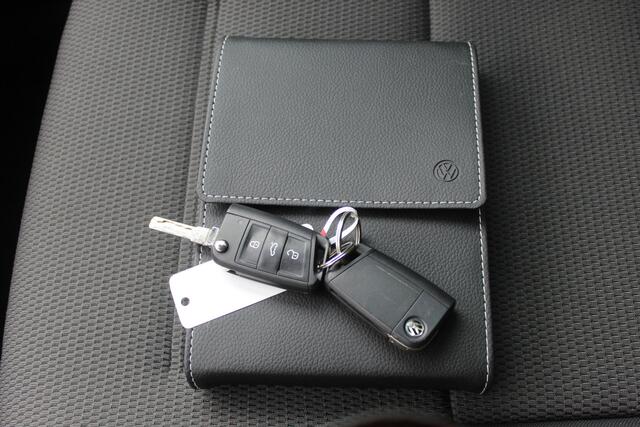 Volkswagen GOLF 1.4 TSI Automaat Achteruitrijcamera/Navigatie/Apple carplay/Led koplampen/Licht metalen velgen/Inklapbare spiegels