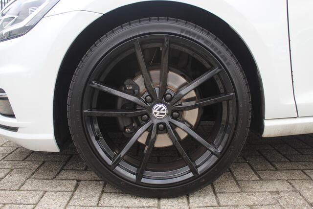 Volkswagen GOLF 1.4 TSI Automaat Achteruitrijcamera/Navigatie/Apple carplay/Led koplampen/Licht metalen velgen/Inklapbare spiegels