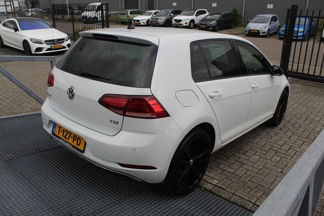 Volkswagen GOLF 1.4 TSI Automaat Achteruitrijcamera/Navigatie/Apple carplay/Led koplampen/Licht metalen velgen/Inklapbare spiegels