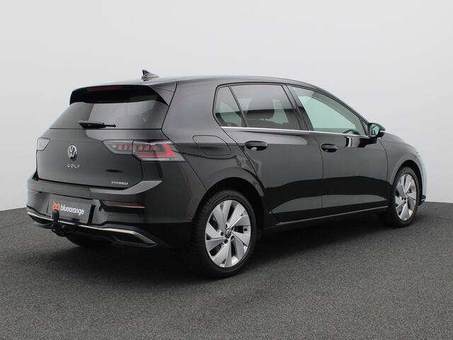 Volkswagen GOLF 1.5 eHybrid Style Edition 204PK DSG Trekhaak, Head-Up Display, ErgoActive Stoel, Achteruitrijcamera, Stoel-Stuurverwarming, Navi, Alarm, 18" LM Velgen, Adaptieve Cruise Control
