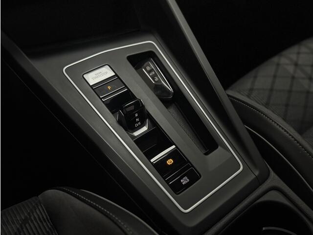 Volkswagen GOLF 1.5 eTSI R-Line Auto Pano Pdc Camera Navi