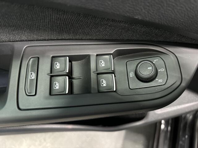 Volkswagen GOLF 1.0 TSI 110pk Life · Apple/Android Car Play · Navigatie · P-Sensoren · Sfeerverlichting · Getint Glas · 16'' Inch · Garantie t/m 03-07-2027 of 100.000km