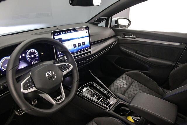 Volkswagen GOLF R-Line Edition 1.5 eTSI 150pk DSG Automaat Panoramadak, Harman Kardon audio, LED matrix koplampen, Adaptive cruise control