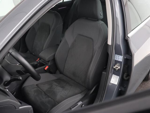 Volkswagen GOLF 1.4 eHybrid Style | Trekhaak | Stoelverwarming | Massage | Carplay | Memory | Navigatie | Adaptive cruise | Full LED | Parkeerhulp | Sfeerverlichting | PHEV | Plug In