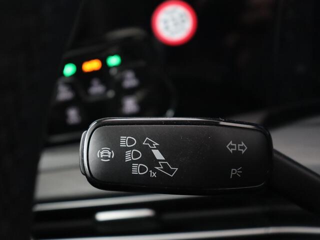 Volkswagen GOLF 1.4 eHybrid Style | Trekhaak | Stoelverwarming | Massage | Carplay | Memory | Navigatie | Adaptive cruise | Full LED | Parkeerhulp | Sfeerverlichting | PHEV | Plug In