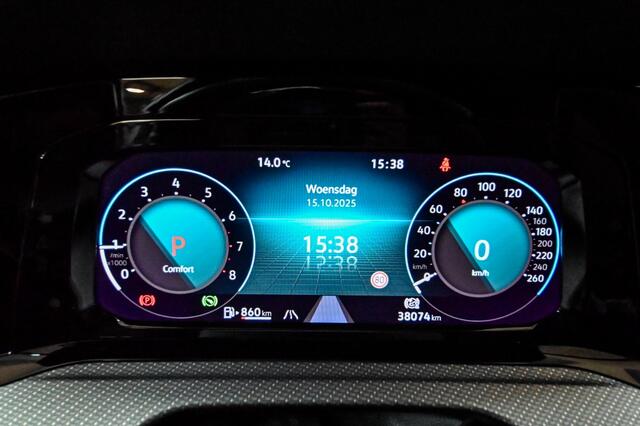 Volkswagen GOLF 1.5 eTSI R-Line | PANO | STOELVERWARMING