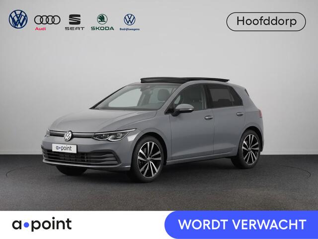 Volkswagen GOLF 1.5 eTSI 50 Jahre Edition 150 pk Automaat (DSG) | Navigatie | Panoramadak | Parkeersensoren (Park assist) | Achteruitrijcamera | Matrix LED koplampen | Stoelverwarming |