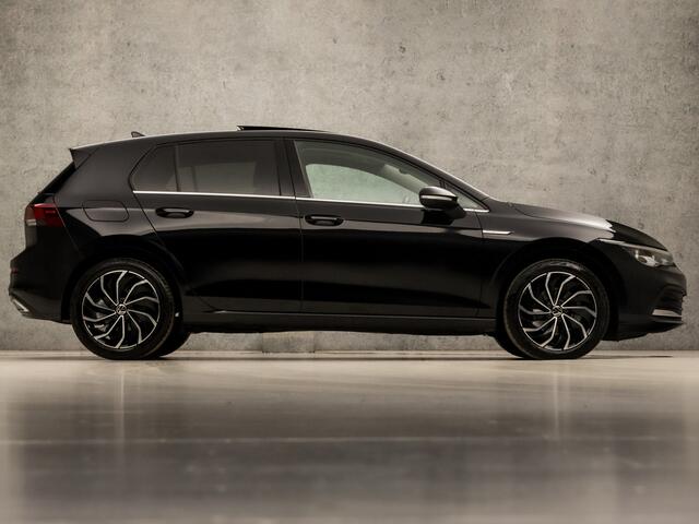 Volkswagen GOLF 1.5 TSI Sport (SCHUIFDAK, 4 CILINDER, APPLE CARPLAY, MEMORY SEATS, CAMERA, SFEERVERLICHTING, ALCANTARA, GETINT GLAS, LM VELGEN, NIEUWSTAAT)