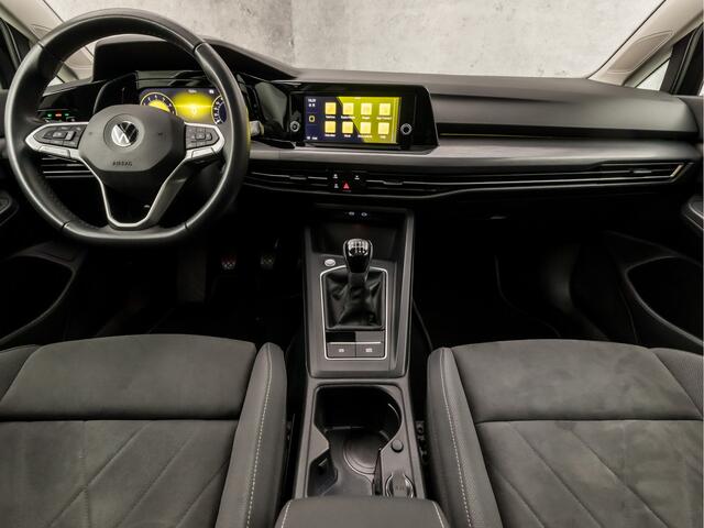 Volkswagen GOLF 1.5 TSI Sport (SCHUIFDAK, 4 CILINDER, APPLE CARPLAY, MEMORY SEATS, CAMERA, SFEERVERLICHTING, ALCANTARA, GETINT GLAS, LM VELGEN, NIEUWSTAAT)