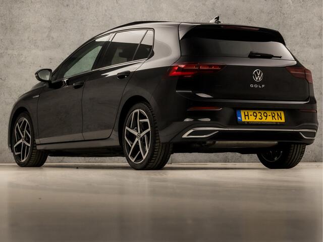 Volkswagen GOLF 1.5 TSI Sport (SCHUIFDAK, 4 CILINDER, MEMORY SEATS, HEAD-UP DISPLAY, STUUR/STOELVERWARMING, DYNAMISCHE KNIPPERLICHTEN, SPORTSTOELEN, CAMERA, GETINT GLAS, ALCANTARA, NIEUWE APK, NIEUWSTAAT)