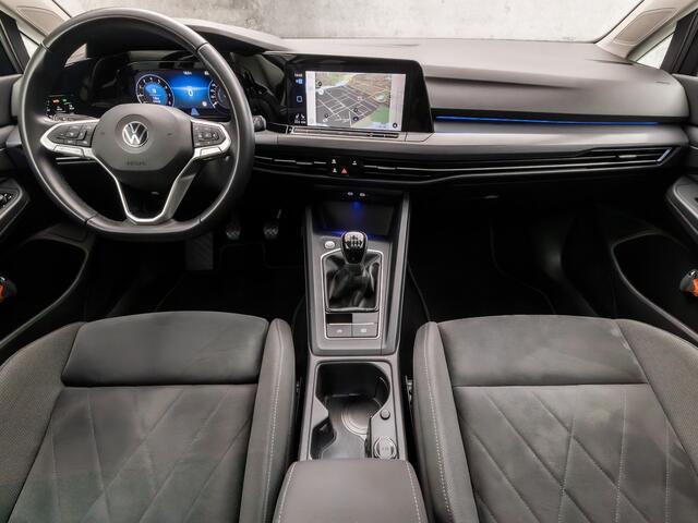Volkswagen GOLF 1.5 TSI Sport (SCHUIFDAK, 4 CILINDER, MEMORY SEATS, HEAD-UP DISPLAY, STUUR/STOELVERWARMING, DYNAMISCHE KNIPPERLICHTEN, SPORTSTOELEN, CAMERA, GETINT GLAS, ALCANTARA, NIEUWE APK, NIEUWSTAAT)