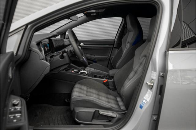 Volkswagen GOLF 1.4 eHybrid GTE Black Style IQ Light Trekhaak ACC 19"