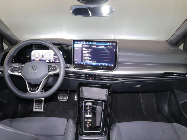 Volkswagen GOLF 1.5 eTSI 50 Jahre Edition 150 pk Automaat (DSG) | Navigatie | Panoramadak | Parkeersensoren | Achteruitrijcamera | Matrix LED koplampen | Stoelverwarming |