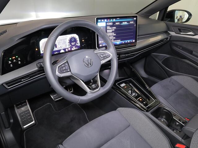 Volkswagen GOLF 1.5 eTSI 50 Jahre Edition 150 pk Automaat (DSG) | Navigatie | Panoramadak | Parkeersensoren | Achteruitrijcamera | Matrix LED koplampen | Stoelverwarming |