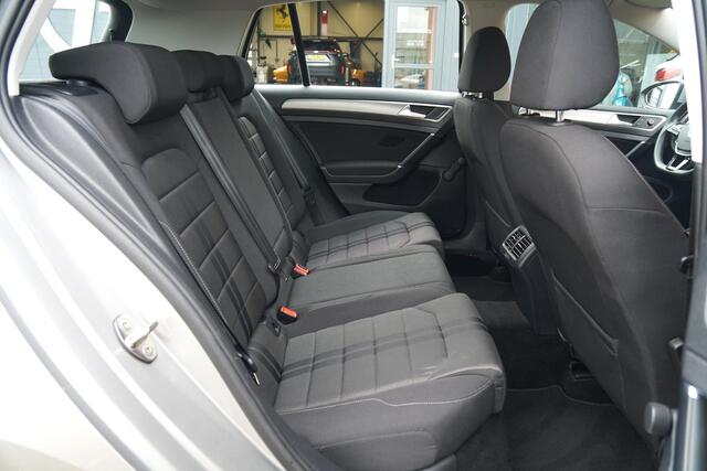 Volkswagen GOLF 1.0 TSI Business Edition Connected + CAMERA / NAVIGATIE / SENSOREN