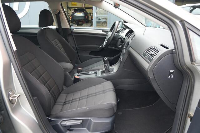 Volkswagen GOLF 1.0 TSI Business Edition Connected + CAMERA / NAVIGATIE / SENSOREN