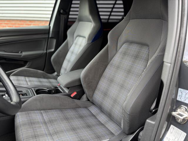 Volkswagen GOLF 1.4 eHybrid GTE | 19'' Velgen | Stuur/Stoel verw | IQ.LIGHT |