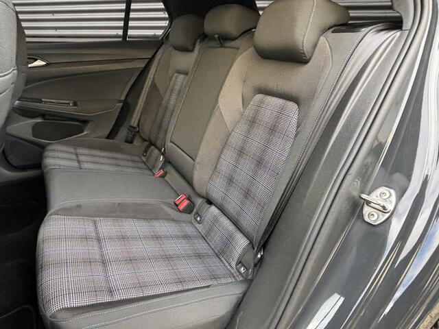 Volkswagen GOLF 1.4 eHybrid GTE | 19'' Velgen | Stuur/Stoel verw | IQ.LIGHT |