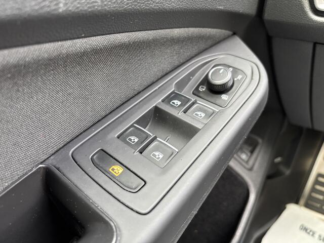 Volkswagen GOLF 1.4 eHybrid GTE | 19'' Velgen | Stuur/Stoel verw | IQ.LIGHT |