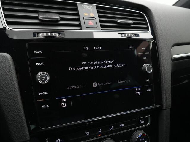 Volkswagen GOLF 1.4 TSI 204 pk PHEV GTE | LED koplampen | Virtual Cockpit | Adaptieve Cruise | Achteruitrijcamera | Sportstoelen | Apple Carplay/Android Auto | 17 inch