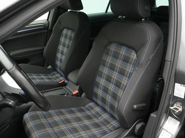 Volkswagen GOLF 1.4 TSI 204 pk PHEV GTE | LED koplampen | Virtual Cockpit | Adaptieve Cruise | Achteruitrijcamera | Sportstoelen | Apple Carplay/Android Auto | 17 inch