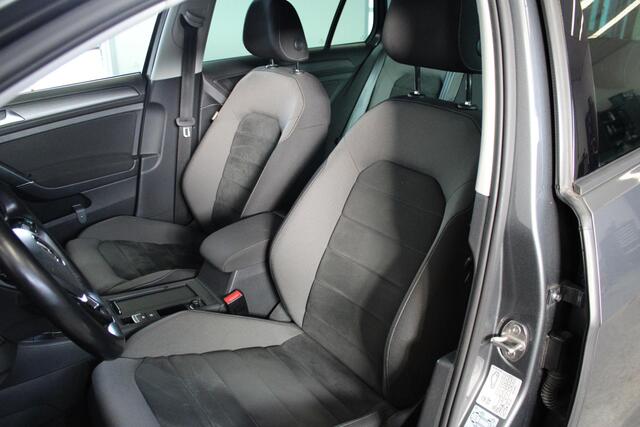 Volkswagen GOLF 1.6 TDI DSG Comfortline Trekhaak - Stoelverwarming - Ecc - Massage