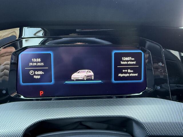 Volkswagen GOLF 1.5 eHybrid 272 Pk Automaat GTE | Nieuw Model | Matrix LED | Panoramadak | Head-Up | 360 Camera | DCC | Black Style | Trekhaak | 18 Inch | 12.605 Km!!