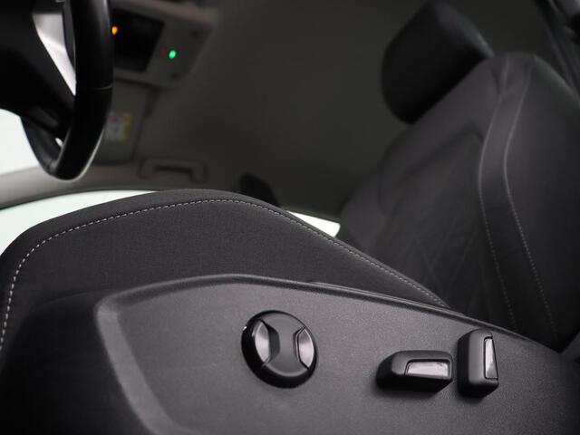 Volkswagen GOLF 1.4 eHybrid Style | Massage | Carplay | Memory | Sfeerverlichting | Adaptive cruise | Navigatie | Parkeerhulp | Full LED | Climate control | PHEV | Plug In