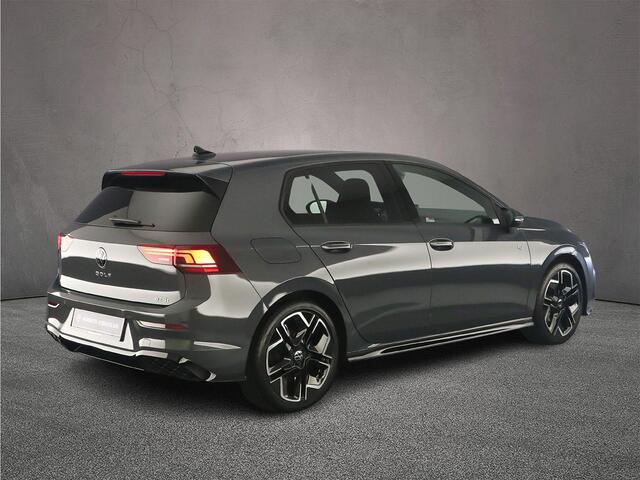 Volkswagen GOLF R-Line Edition 1.5 eTSI 150pk DSG Automaat Adaptive cruise control, Achteruitrijcamera, LED koplampen, Navigatie, Stuurwiel verwarmd