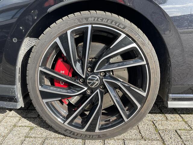 Volkswagen GOLF 2.0 TSI GTI Clubsport 19"/Panoramadak/H&K/IQ Lights/Black style/Dodehoek/Stoel + stuurverwarming/Keyless/Apple Carplay & Android Auto