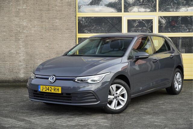 Volkswagen GOLF 1.5 TSI 5drs Life Business BJ2020 Lmv 16" | Led V+A | Pdc | Navi | App-Connect | Dashboard verlichting | Virtual cockpit | Climate control | Cruise control | Elek. voorstoelen (Be+mem) | Sportstoelen | Verwarmde voorstoelen/stuurwiel | Alcantara bekleding