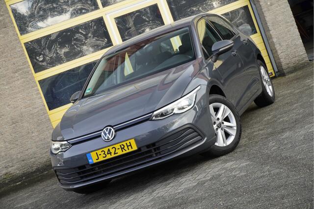Volkswagen GOLF 1.5 TSI 5drs Life Business BJ2020 Lmv 16" | Led V+A | Pdc | Navi | App-Connect | Dashboard verlichting | Virtual cockpit | Climate control | Cruise control | Elek. voorstoelen (Be+mem) | Sportstoelen | Verwarmde voorstoelen/stuurwiel | Alcantara bekleding