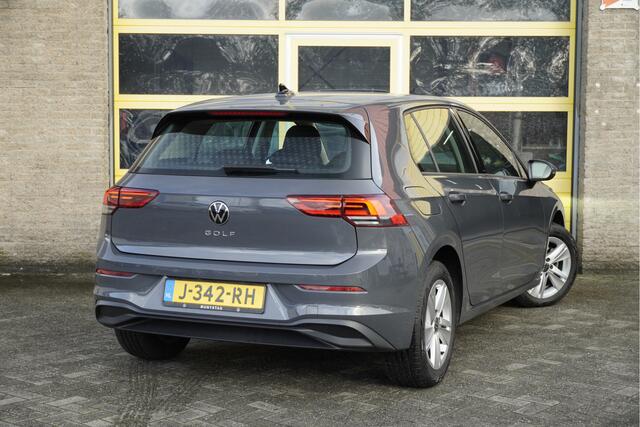 Volkswagen GOLF 1.5 TSI 5drs Life Business BJ2020 Lmv 16" | Led V+A | Pdc | Navi | App-Connect | Dashboard verlichting | Virtual cockpit | Climate control | Cruise control | Elek. voorstoelen (Be+mem) | Sportstoelen | Verwarmde voorstoelen/stuurwiel | Alcantara bekleding