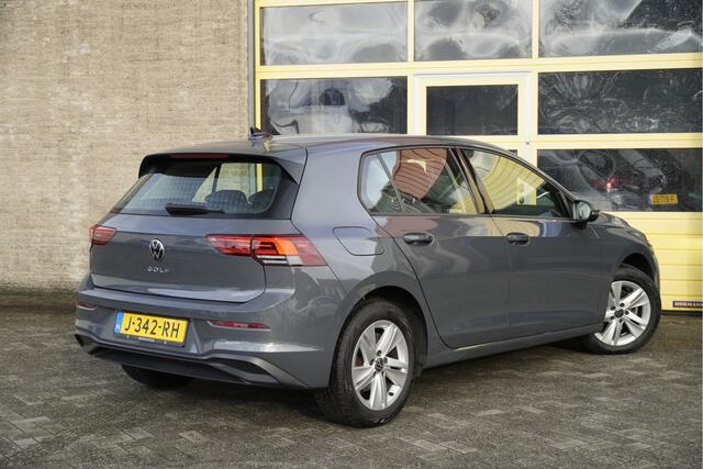 Volkswagen GOLF 1.5 TSI 5drs Life Business BJ2020 Lmv 16" | Led V+A | Pdc | Navi | App-Connect | Dashboard verlichting | Virtual cockpit | Climate control | Cruise control | Elek. voorstoelen (Be+mem) | Sportstoelen | Verwarmde voorstoelen/stuurwiel | Alcantara bekleding