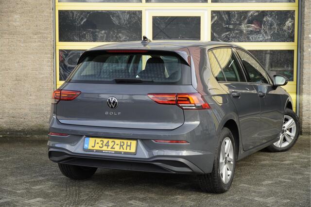 Volkswagen GOLF 1.5 TSI 5drs Life Business BJ2020 Lmv 16" | Led V+A | Pdc | Navi | App-Connect | Dashboard verlichting | Virtual cockpit | Climate control | Cruise control | Elek. voorstoelen (Be+mem) | Sportstoelen | Verwarmde voorstoelen/stuurwiel | Alcantara bekleding