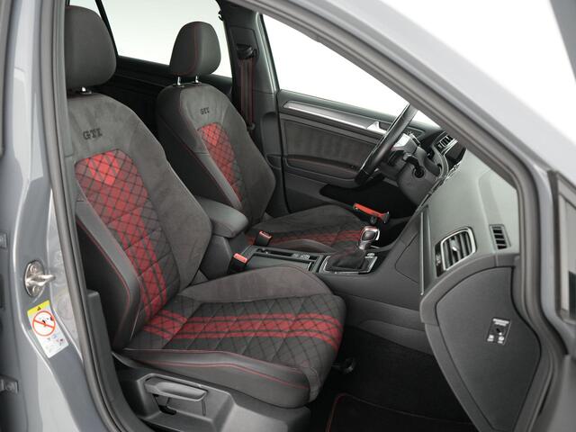 Volkswagen GOLF GTI TCR 2.0 290pk TSI |Performance pack|panoramadak|Dynaudio|DCC|Apple Carplay|parkeercamera|blind spot|19" lichtmetalen velgen|stoelverwarming|