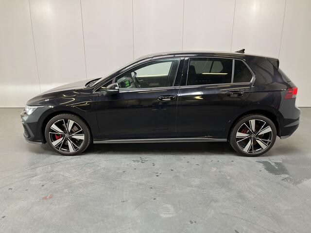 Volkswagen GOLF 1.4 eHybrid GTE / AUTOMAAT/ 245PK/ ELEKTR. TREKHAAK/ ADAPT. CRUISE/ NAVI/ APP-CONNECT/ PARK. SENSOREN + CAMERA/ RIJ-MODI/ MATRIX/ STOEL-STUUR VERWARM./ CLIMA 3-ZONE/ DAB