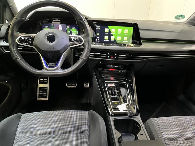 Volkswagen GOLF 1.4 eHybrid GTE / AUTOMAAT/ 245PK/ ELEKTR. TREKHAAK/ ADAPT. CRUISE/ NAVI/ APP-CONNECT/ PARK. SENSOREN + CAMERA/ RIJ-MODI/ MATRIX/ STOEL-STUUR VERWARM./ CLIMA 3-ZONE/ DAB