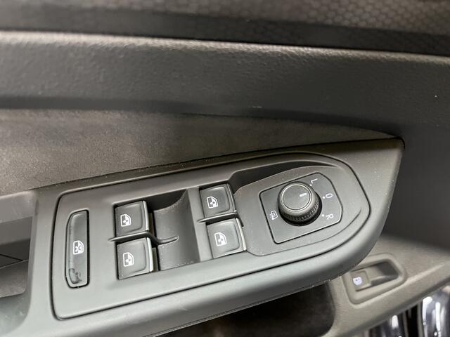 Volkswagen GOLF 1.4 eHybrid GTE / AUTOMAAT/ 245PK/ ELEKTR. TREKHAAK/ ADAPT. CRUISE/ NAVI/ APP-CONNECT/ PARK. SENSOREN + CAMERA/ RIJ-MODI/ MATRIX/ STOEL-STUUR VERWARM./ CLIMA 3-ZONE/ DAB