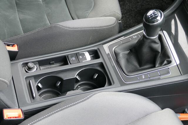 Volkswagen GOLF Variant 1.0 TSI Comfortline Business. Adaptief Cruise, Navi, Clima, PDC V+A, Haak 1300kg