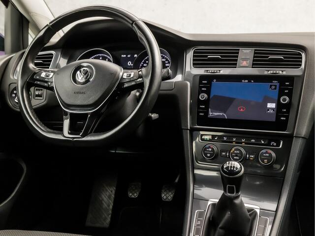 Volkswagen GOLF 1.0 TSI Sportline (APPLE CARPLAY, BLACK EDITION, CLIMATE, LED KOPLAMPEN, STOELVERWARMING, DYNAMISCHE KNIPPERLICHTEN, CAMERA, SPORTSTOELEN, ADAPTIVE CRUISE, GETINT GLAS, NIEUWSTAAT)