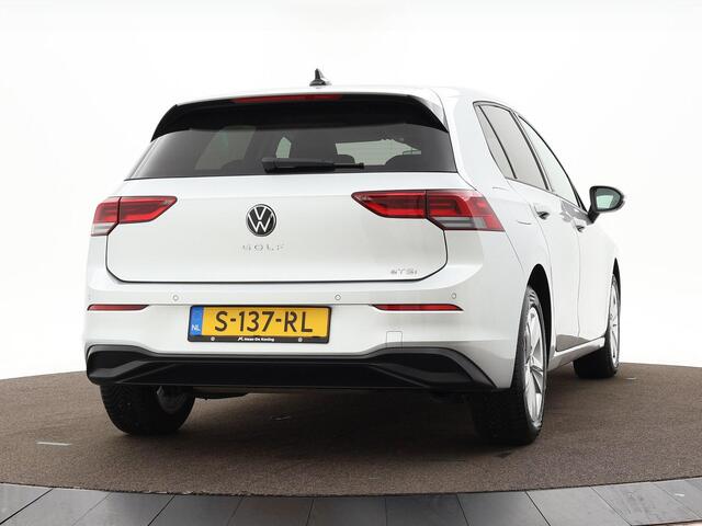 Volkswagen GOLF 1.0 eTsi 110pk DSG Life · Apple/Android Car Play · Navi · P-Sensoren · DAB · Getint Glas · 16'' Inch · Garantie t/m 28-03-2027 of 100.000km